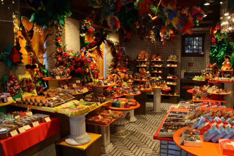 ecommerce-GOURDON-min_candy_store_chocolate_shop_chocolate_switzerland-393515